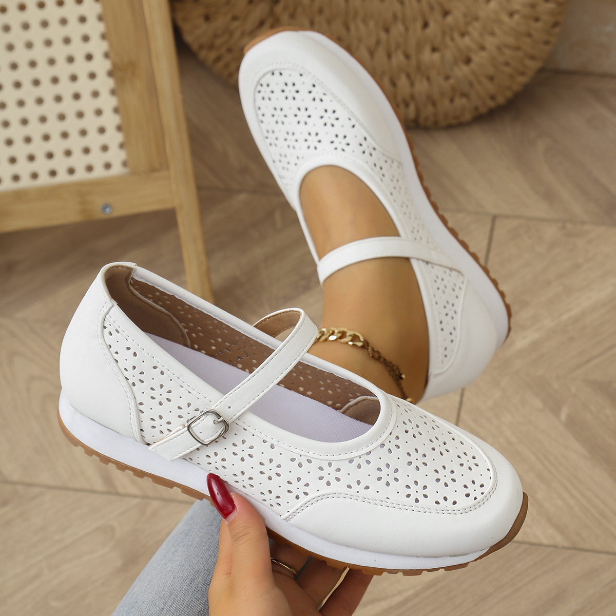 Geperforeerde damessneakers Zo - Women Shoes Us To Eu recensie en prijs