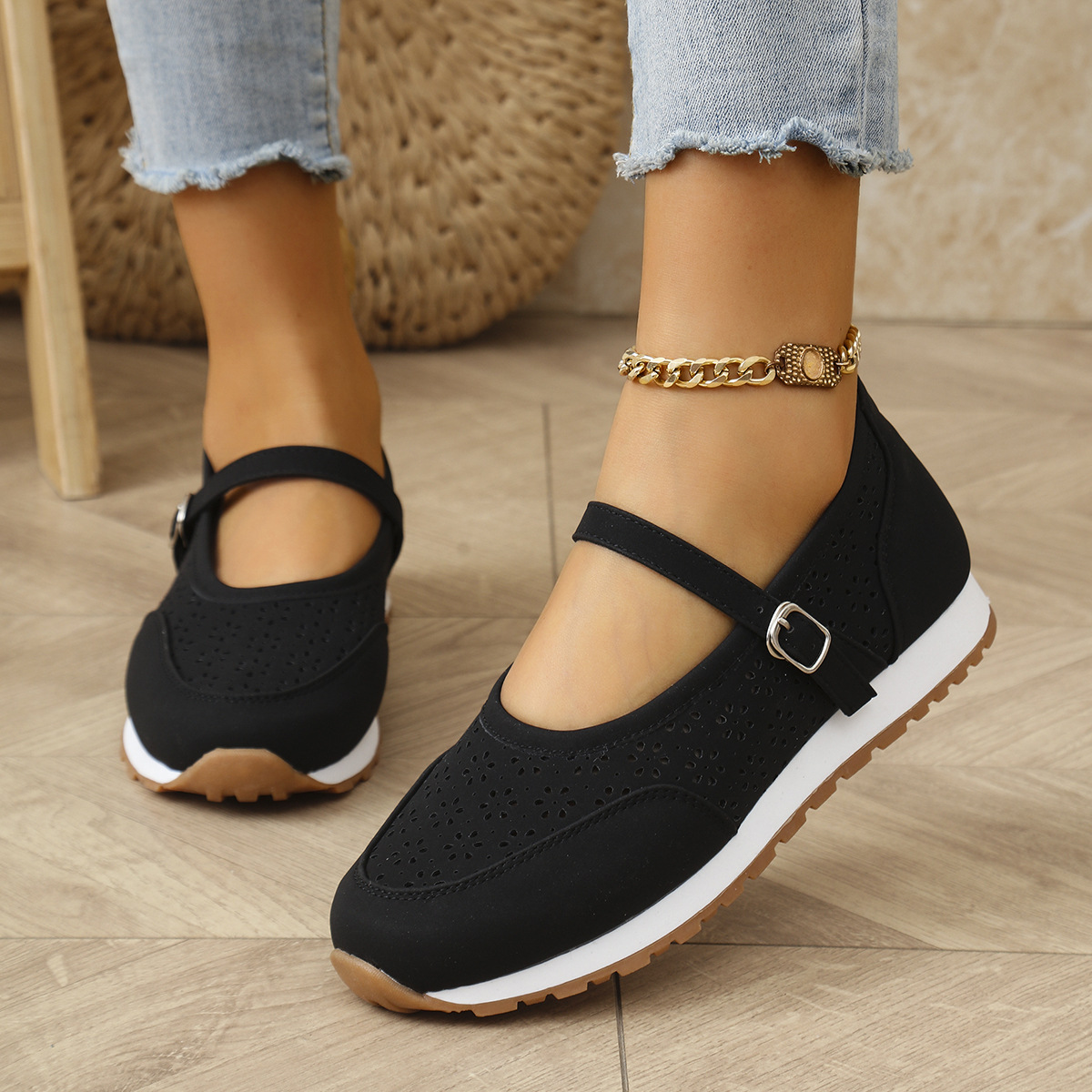 Geperforeerde damessneakers Zo - Women Shoes Us To Eu recensie en prijs